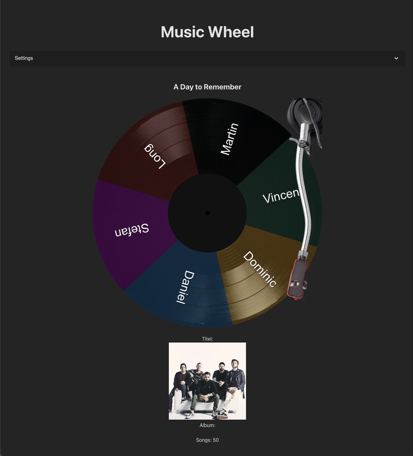 Screenshot einer Web-App namens ‚Music Wheel'. Ein Glücksrad in Vinyl-Schallplatten-Optik mit einem Plattenspieler-Arm zeigt fünf Segmente: Martin (schwarz), Vincent (dunkelgrün), Dominic (goldgelb), Daniel (dunkelblau), Stefan (lila) und Long (dunkelrot). Unten ist ein Bandfoto (A Day to Remember) mit den Angaben Titel, Album und Songs: 50 sichtbar.